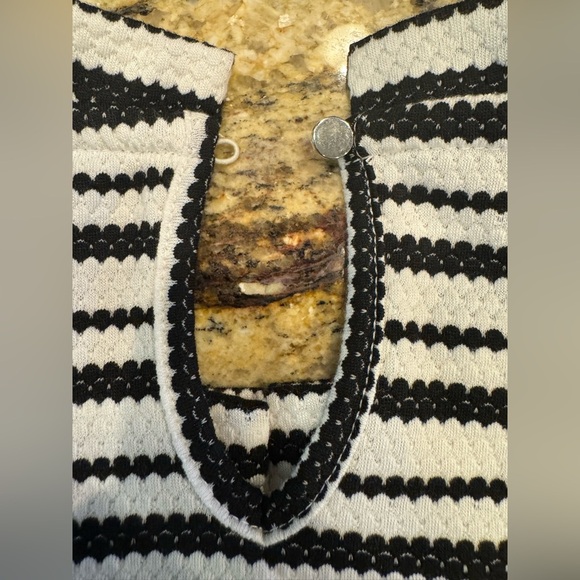 ELLE Black & White Geometric Scallop Stripe Cap Sleeve High Neck Top Size Large - Picture 5 of 9